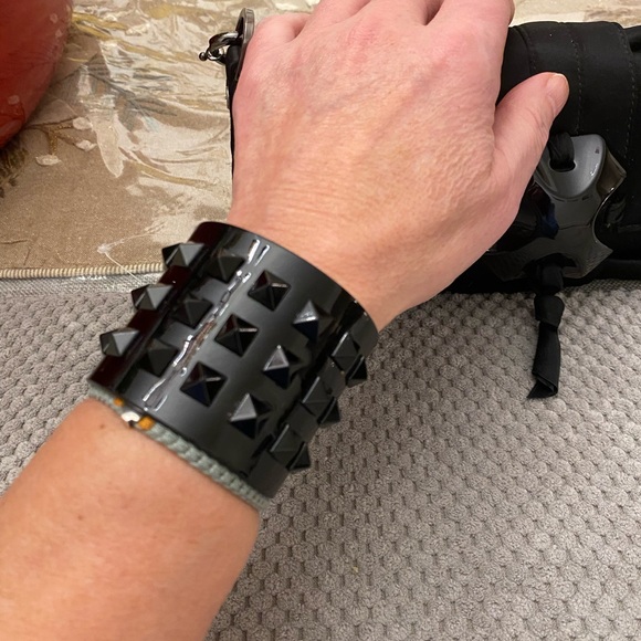 NWT Valentino Garavani Rockstud Black Bracelet - Picture 5 of 8